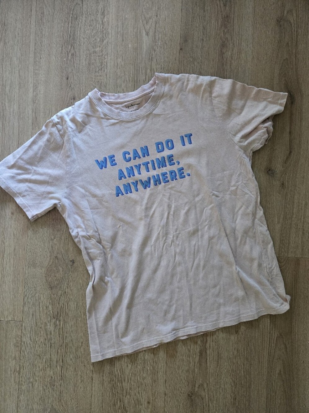 Short Sleeve Graphic Tee with Blue Text - Tajinebanane